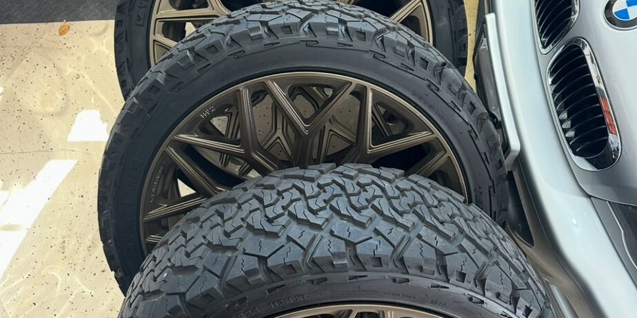 24” Vossen HF2’s – Bronze – Venom Tires