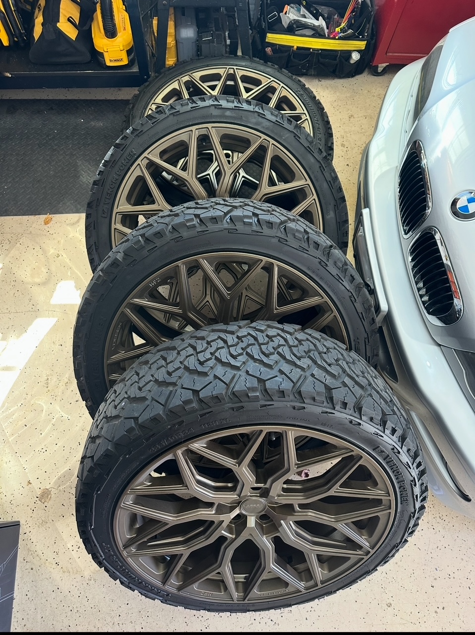 24” Vossen HF2’s – Bronze – Venom Tires