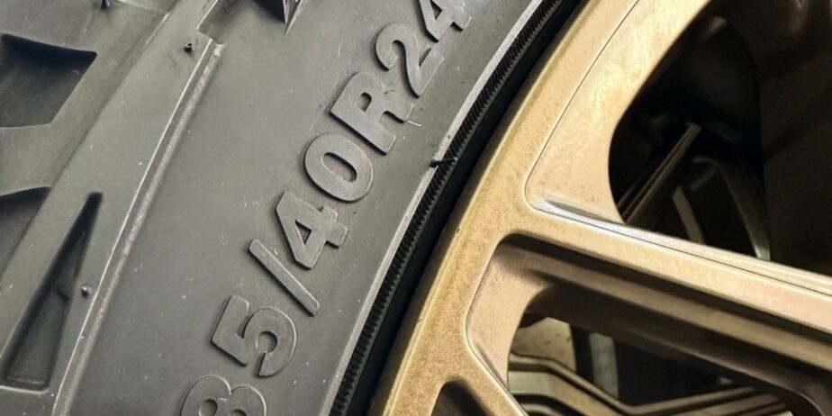 24” Vossen HF2’s – Bronze – Venom Tires