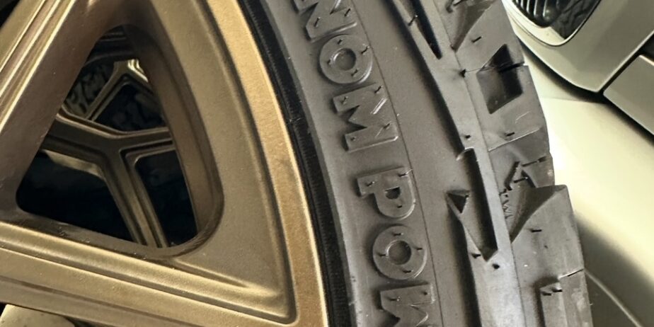 24” Vossen HF2’s – Bronze – Venom Tires