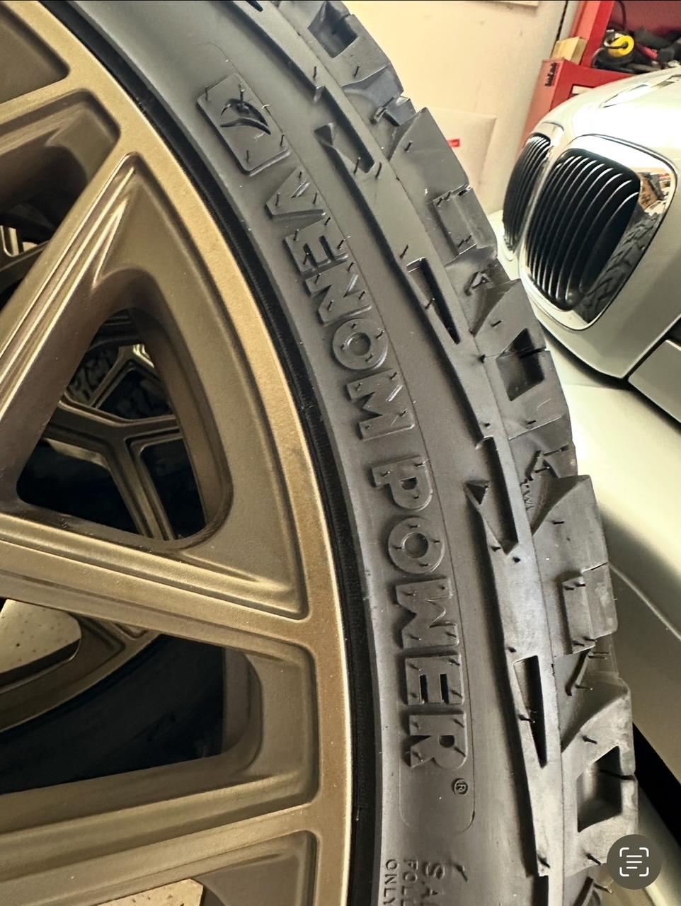 24” Vossen HF2’s – Bronze – Venom Tires