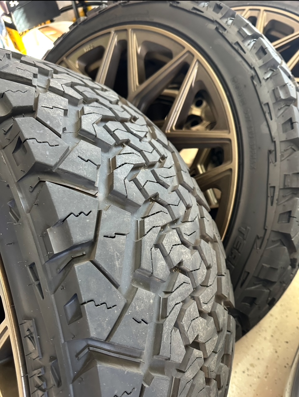 24” Vossen HF2’s – Bronze – Venom Tires