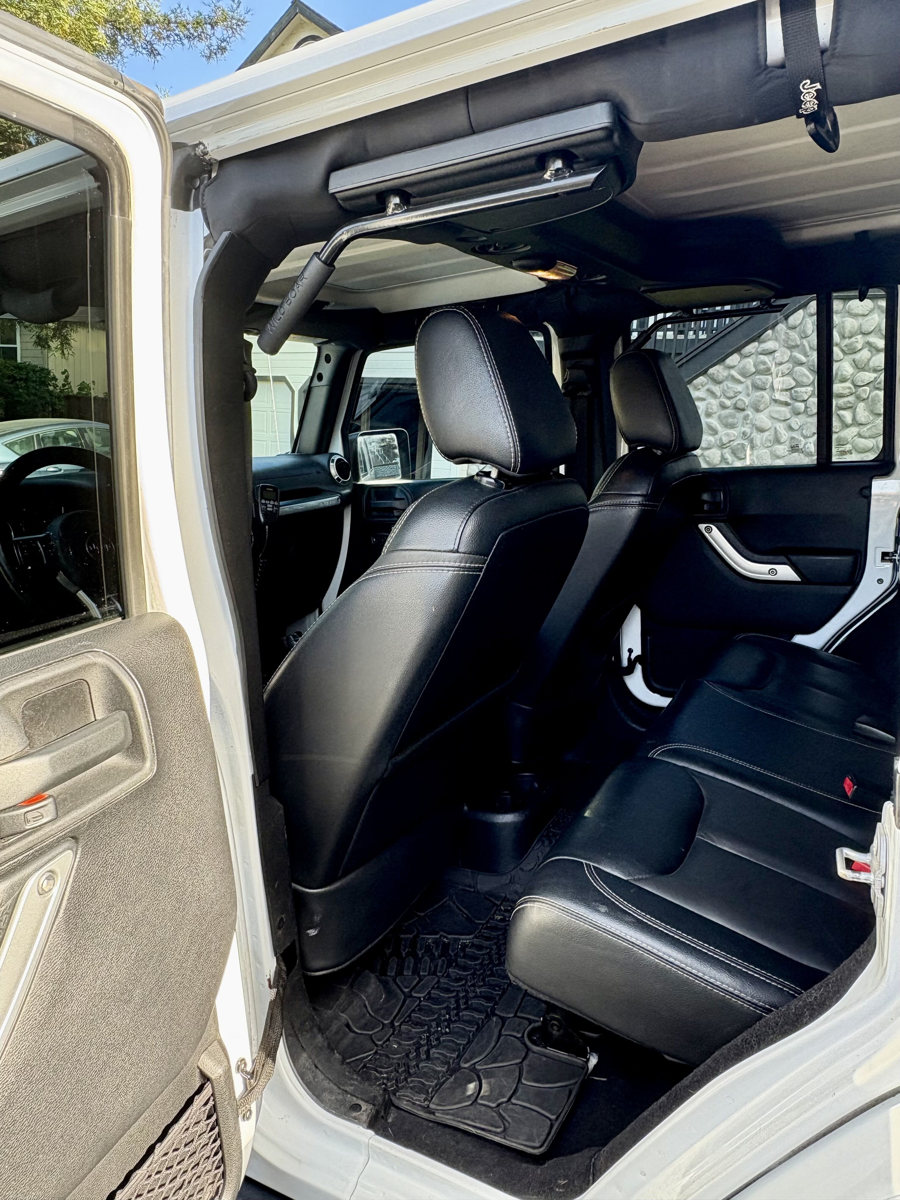 Wrangler Unlimited Rubicon Hard Rock 2015 – Fully Loaded, LOW MILES!