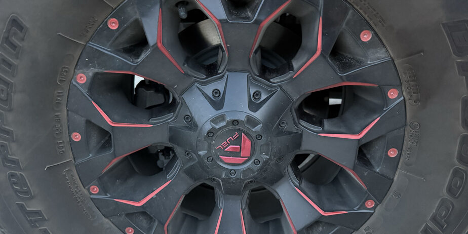 17″ FUEL OFF-ROAD ASSAULT 17X9, 5X127/5.5 BLACK & RED RIMS W/ 35″ TIRES