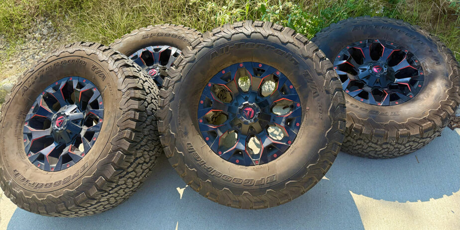 17″ FUEL OFF-ROAD ASSAULT 17X9, 5X127/5.5 BLACK & RED RIMS W/ 35″ TIRES