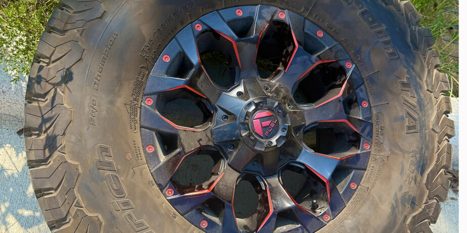 17″ FUEL OFF-ROAD ASSAULT 17X9, 5X127/5.5 BLACK & RED RIMS W/ 35″ TIRES