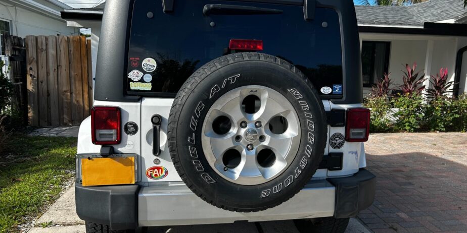 2017 Jeep Wrangler Sahara – 2 Door – Low Miles
