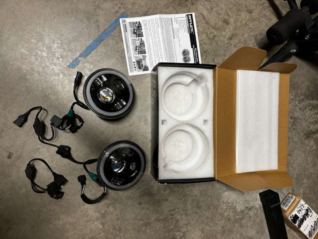 LED Headlights. 7 Inches. Round Halo