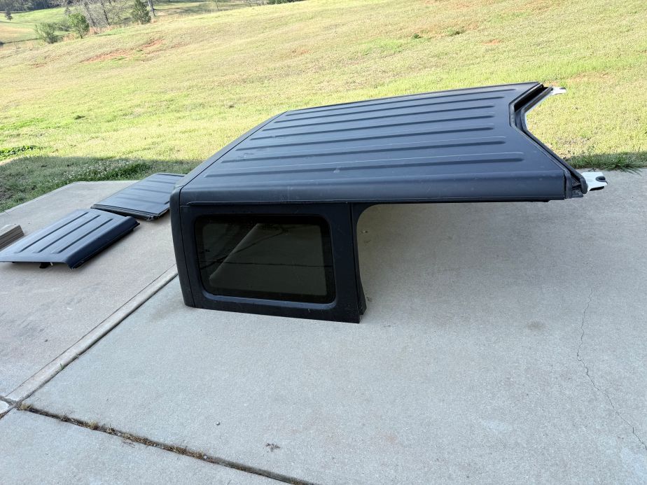 OEM Black Jeep Wrangler JL Hardtop – Excellent Condition